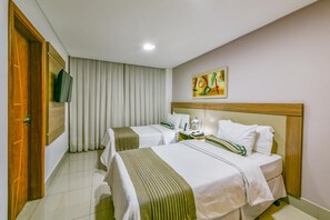 Minibar, in-room safe, desk, blackout drapes - Plaza Inn Breeze Aeroporto (Goiania)