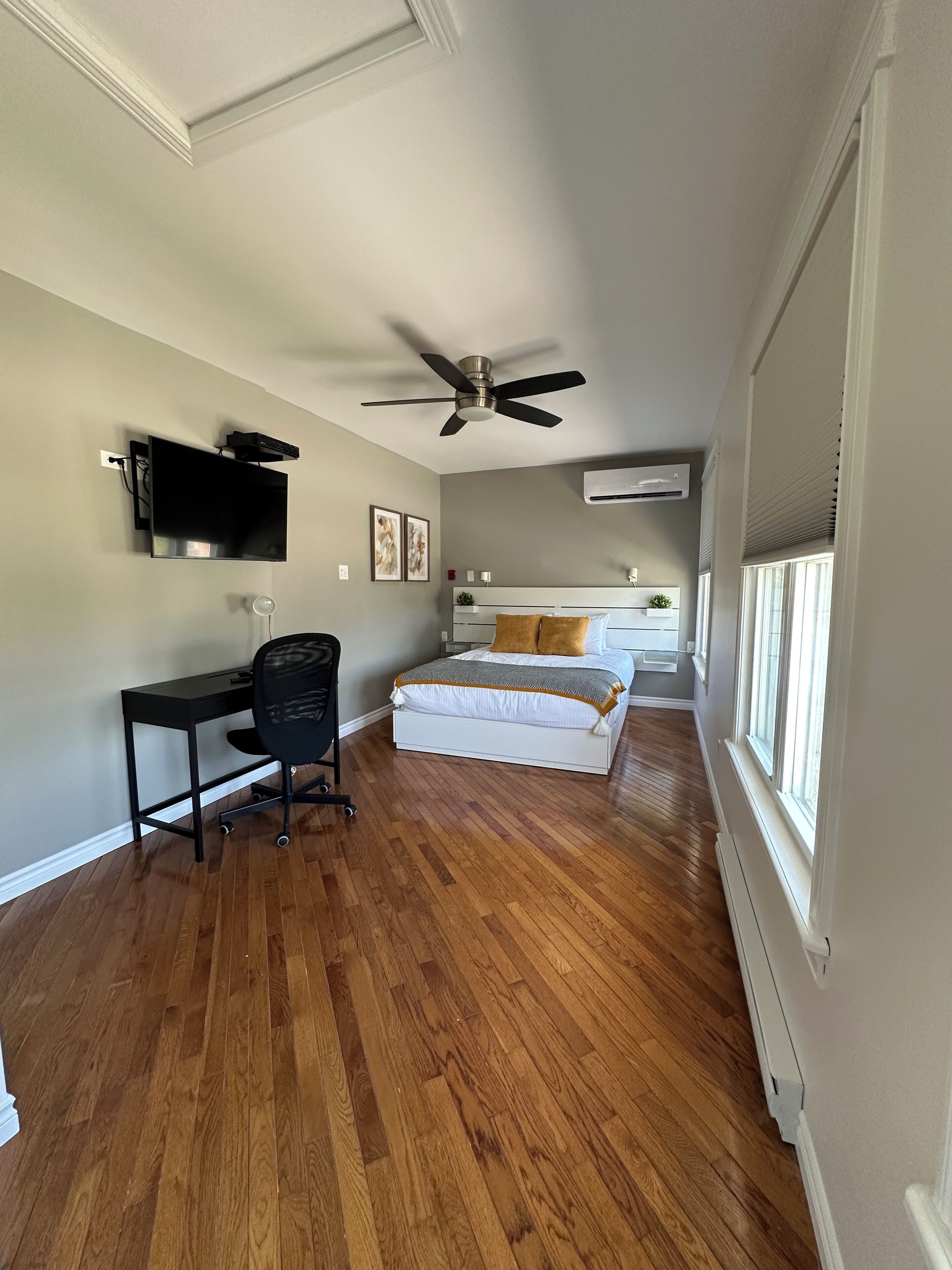 Executive Suite (No Pets Allowed) | Individually decorated, individually furnished, blackout drapes