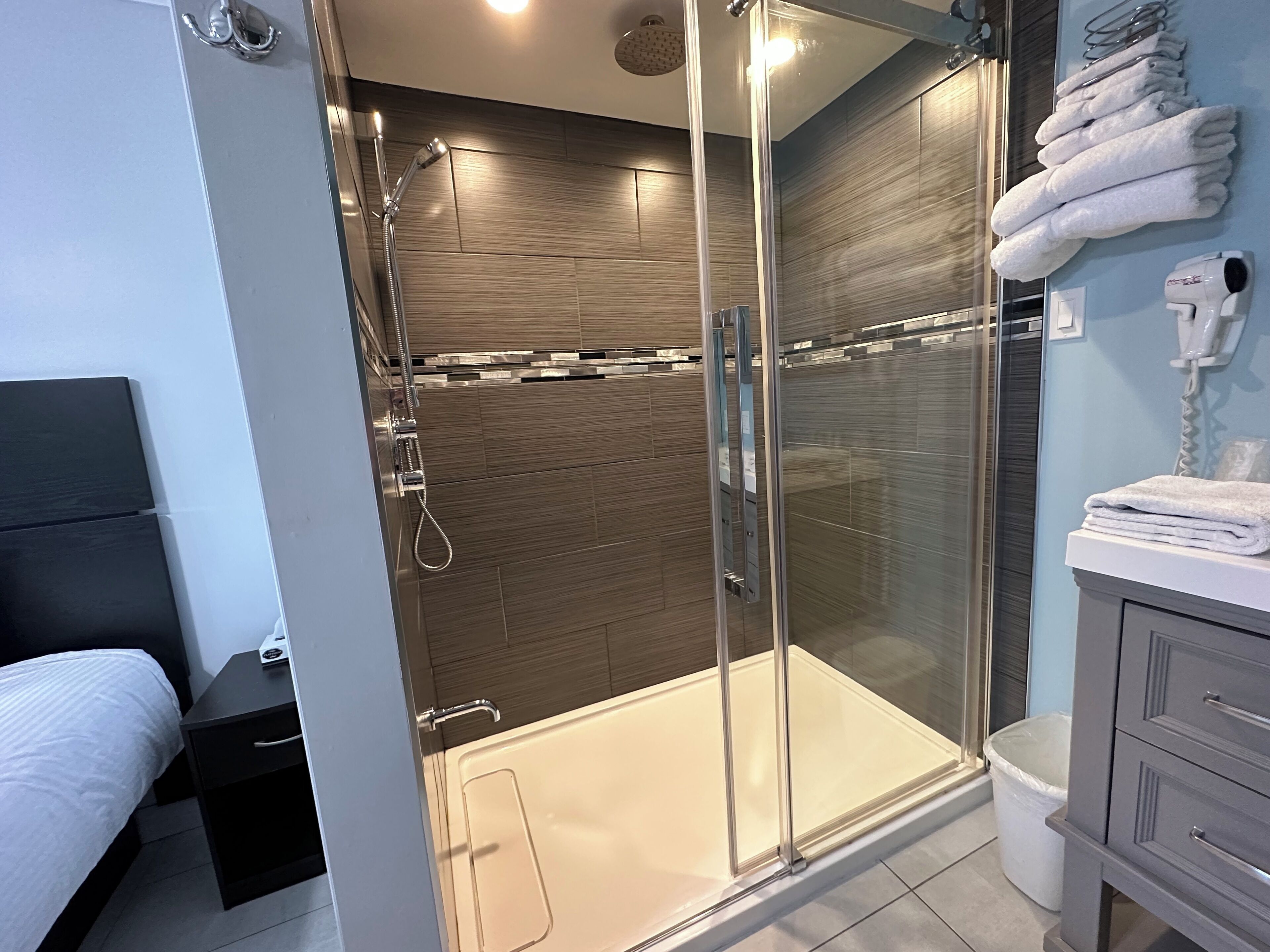 Superior-værelse - 1 queensize-seng | Badeværelse | Hårtørrer, håndklæder, Sæbe, Shampoo