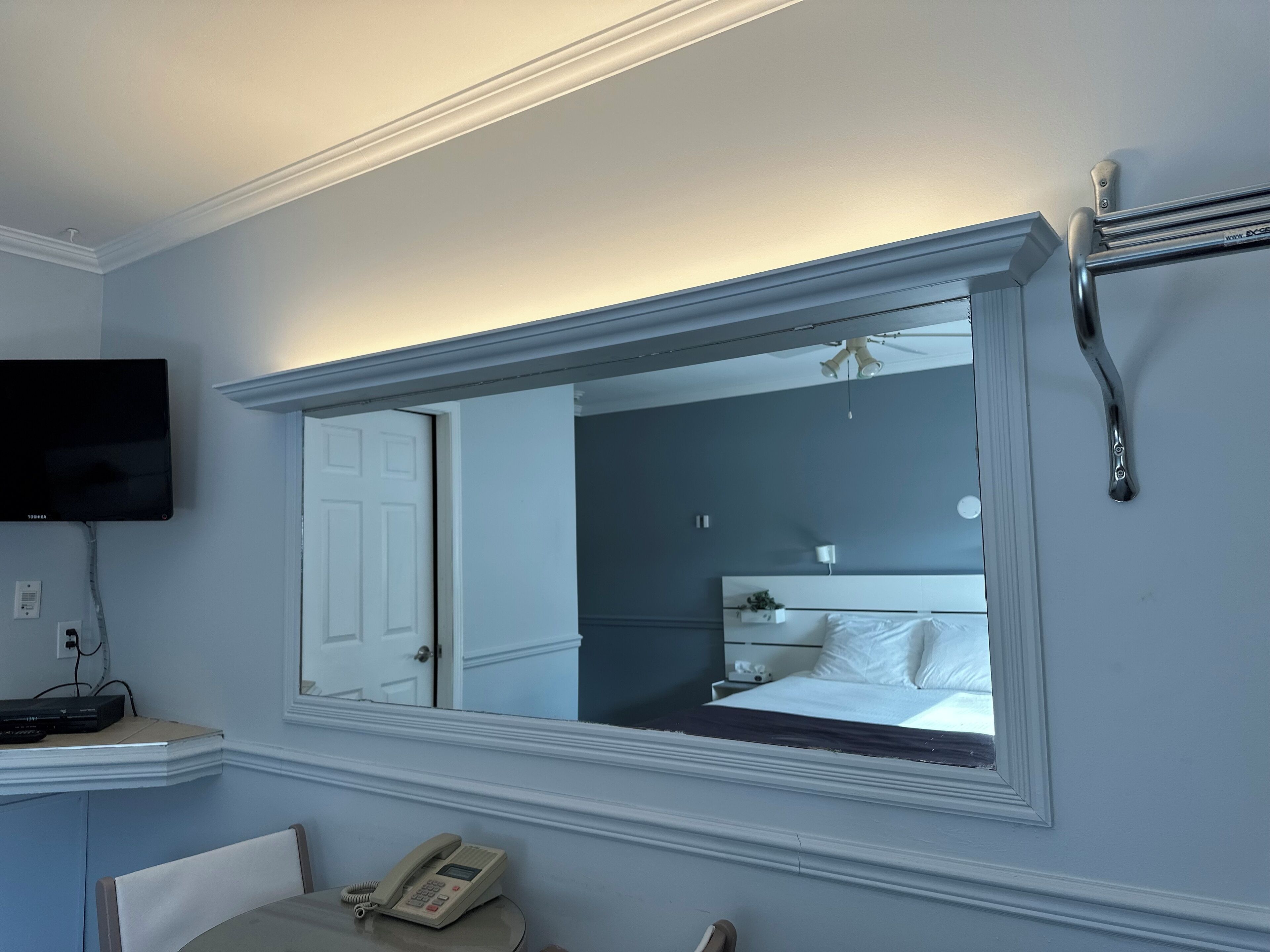 Standard Room, 1 Queen Bed | Individually decorated, individually furnished, blackout drapes