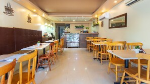 Free daily full breakfast 