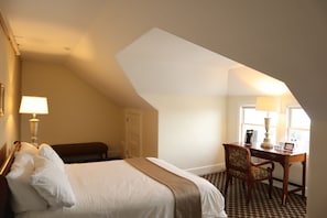Premium bedding, iron/ironing board, free WiFi, bed sheets