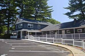 Front of property - Kittery Inn and Suites (Kittery)