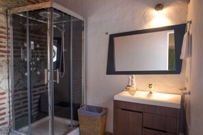 Habitación estándar doble | Ducha del cuarto de baño