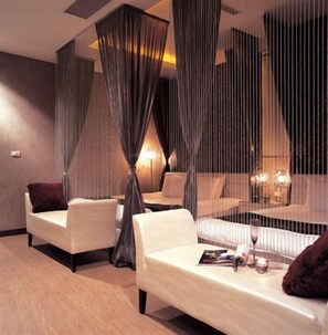 Deluxe Quadruple Room, 2 Double Beds, Hot Tub | Rollaway beds, free WiFi - The Solasresort Hot Spring Hotel (Puli)
