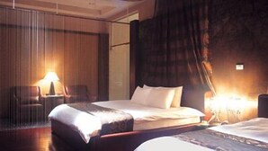 Deluxe Quadruple Room, 2 Double Beds, Hot Tub | Rollaway beds, free WiFi - The Solasresort Hot Spring Hotel (Puli)