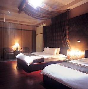 Deluxe Quadruple Room, 2 Double Beds, Hot Tub | Rollaway beds, free WiFi - The Solasresort Hot Spring Hotel (Puli)