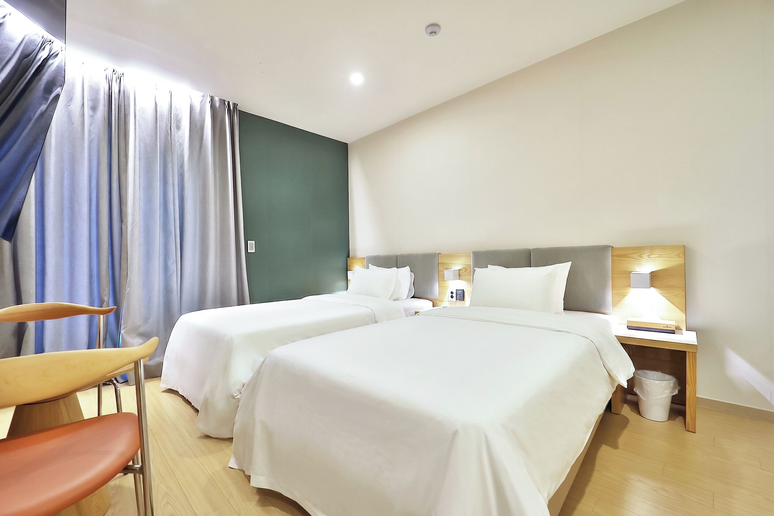 Suite Terrace Twin | Premium bedding, down comforters, laptop workspace, blackout drapes