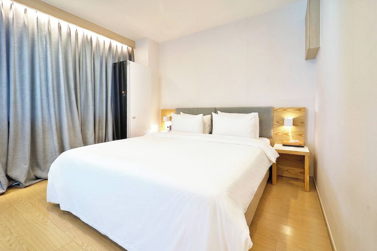 Suite Terrace Double | Premium bedding, down comforters, laptop workspace, blackout drapes