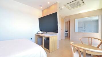 Suite Terrace Double | Premium bedding, down comforters, blackout drapes, soundproofing