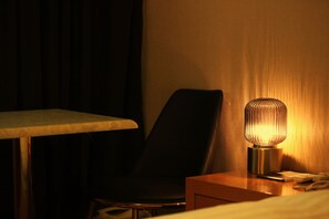 Standard Double Room | Premium bedding, desk, blackout curtains, soundproofing - Changwon AT Business Hotel (Changwon)