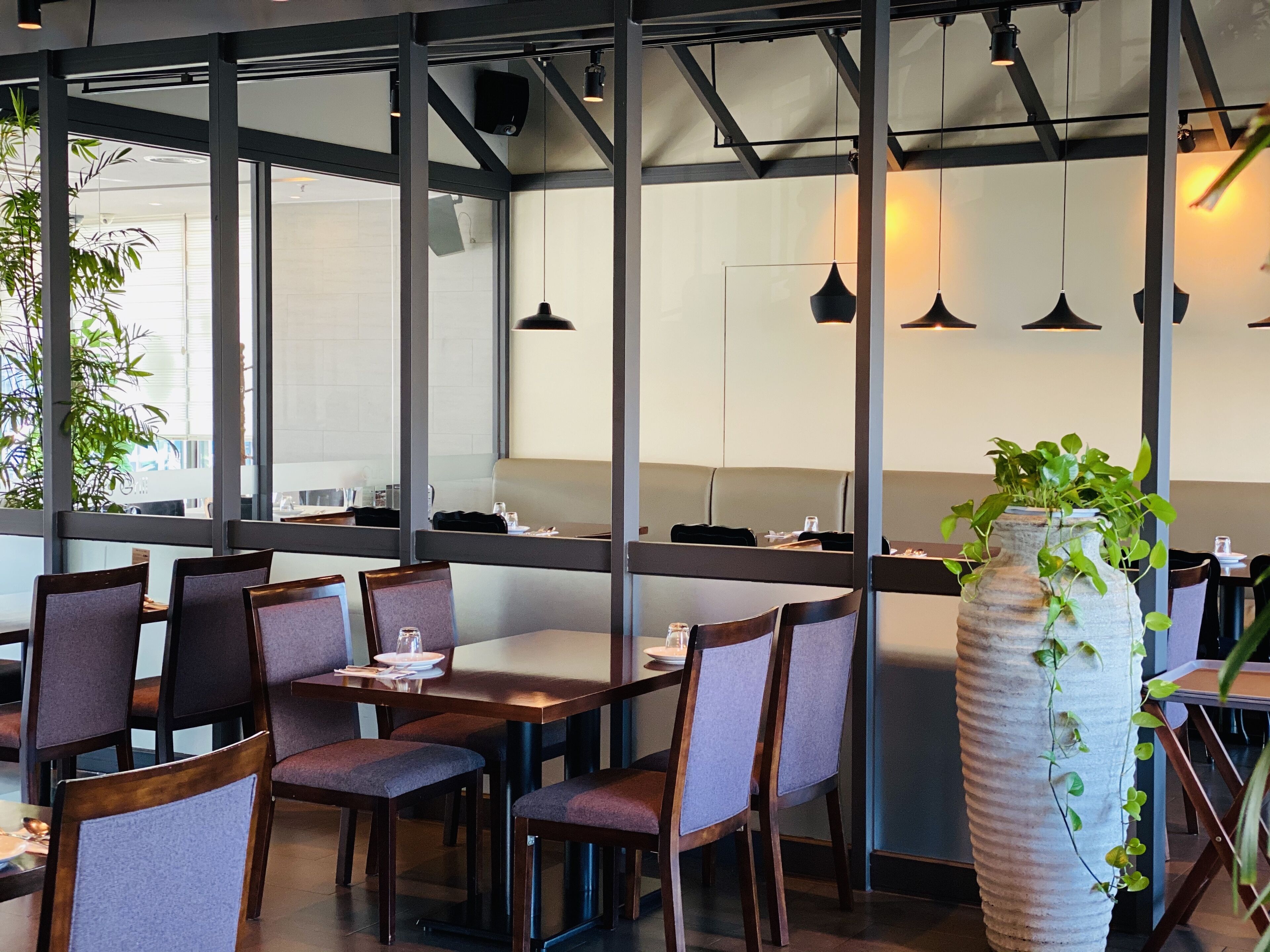 2 restaurants, breakfast, lunch, dinner served; italian cuisine