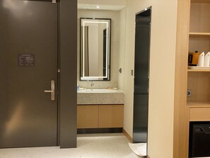 Premier-Doppelzimmer | Hochwertige Bettwaren, Daunenbettdecken, Zimmersafe, Schreibtisch