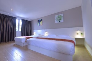 Premium bedding, in-room safe, desk, blackout drapes