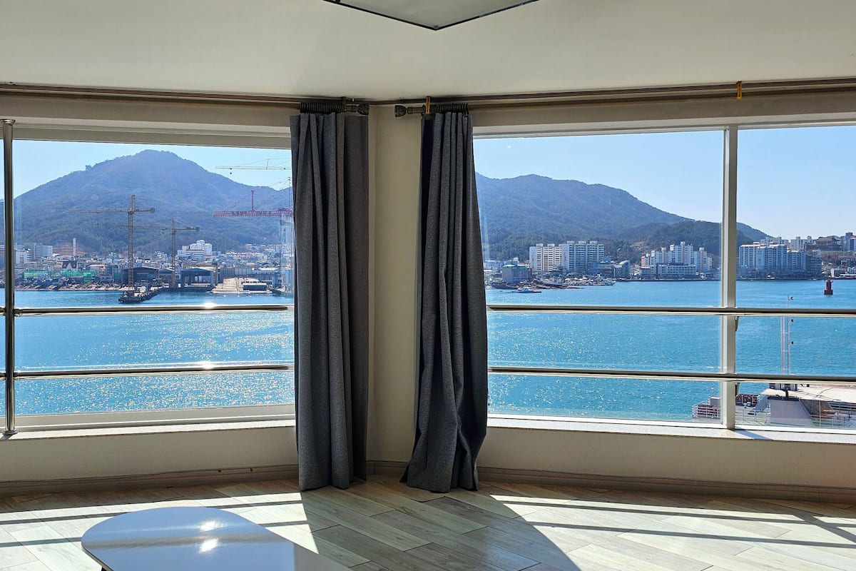 Suite Condo C - Panorama Ocean Harbor View, 1 Futon provided per person | 2 多间卧室、免费 WiFi
