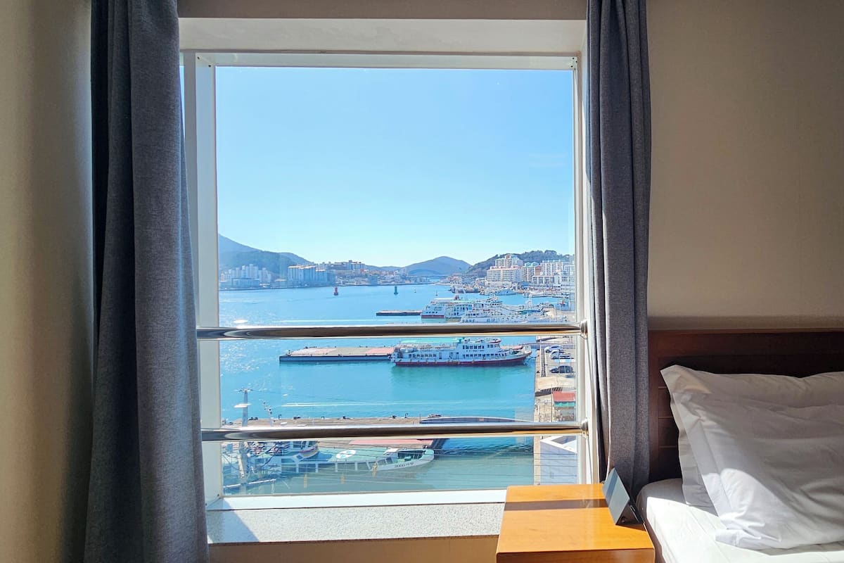 suite condo d -panorama ocean harbor view, futon provided per person except 2 people using the bed | free wifi