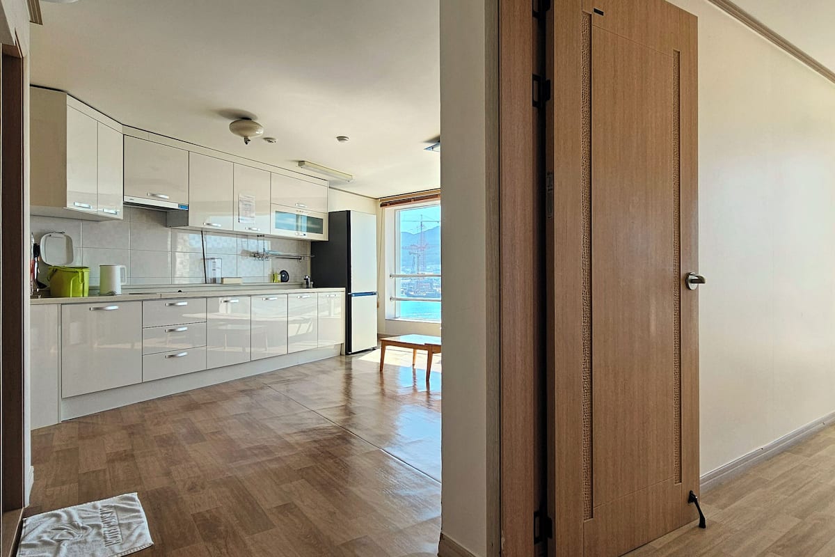 suite condo d -panorama ocean harbor view, futon provided per person except 2 people using the bed | free wifi