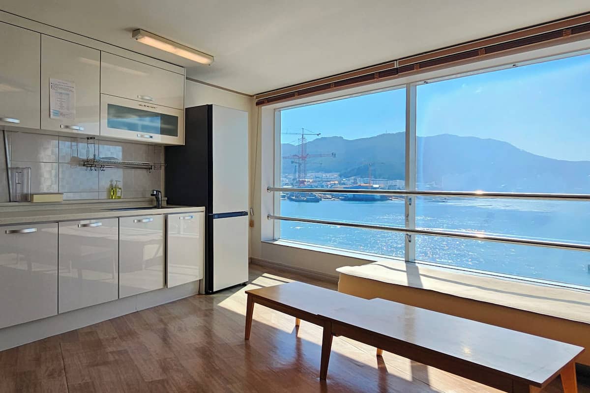 suite condo d -panorama ocean harbor view, futon provided per person except 2 people using the bed | free wifi