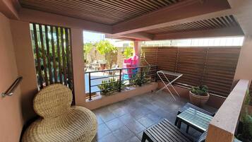 Double Room (202) | Terrace/patio