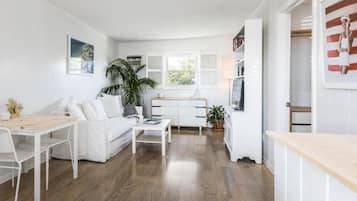 Quarto superior | Roupas de cama premium, ferros/tábuas de passar roupa, Wi-Fi de cortesia