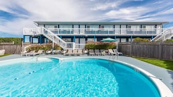 Outdoor pool, pool umbrellas, sun loungers