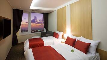 Family Twin Room | Soundproofing, Internet, alarm clocks