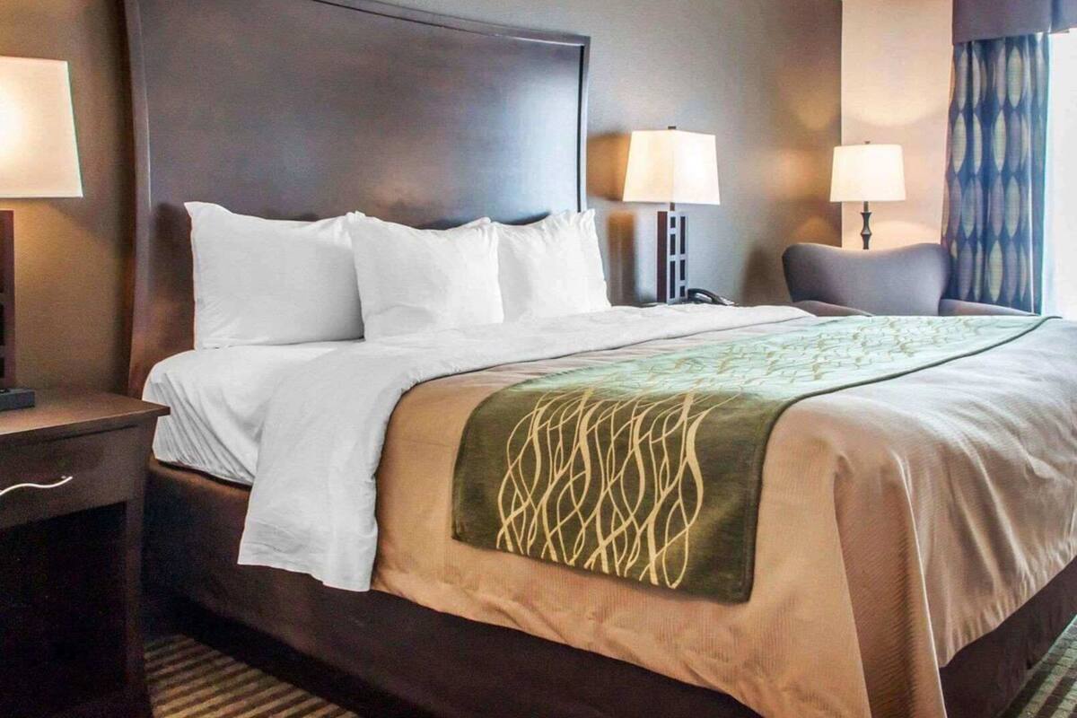 Desk, iron/ironing board, free cribs/infant beds, free WiFi