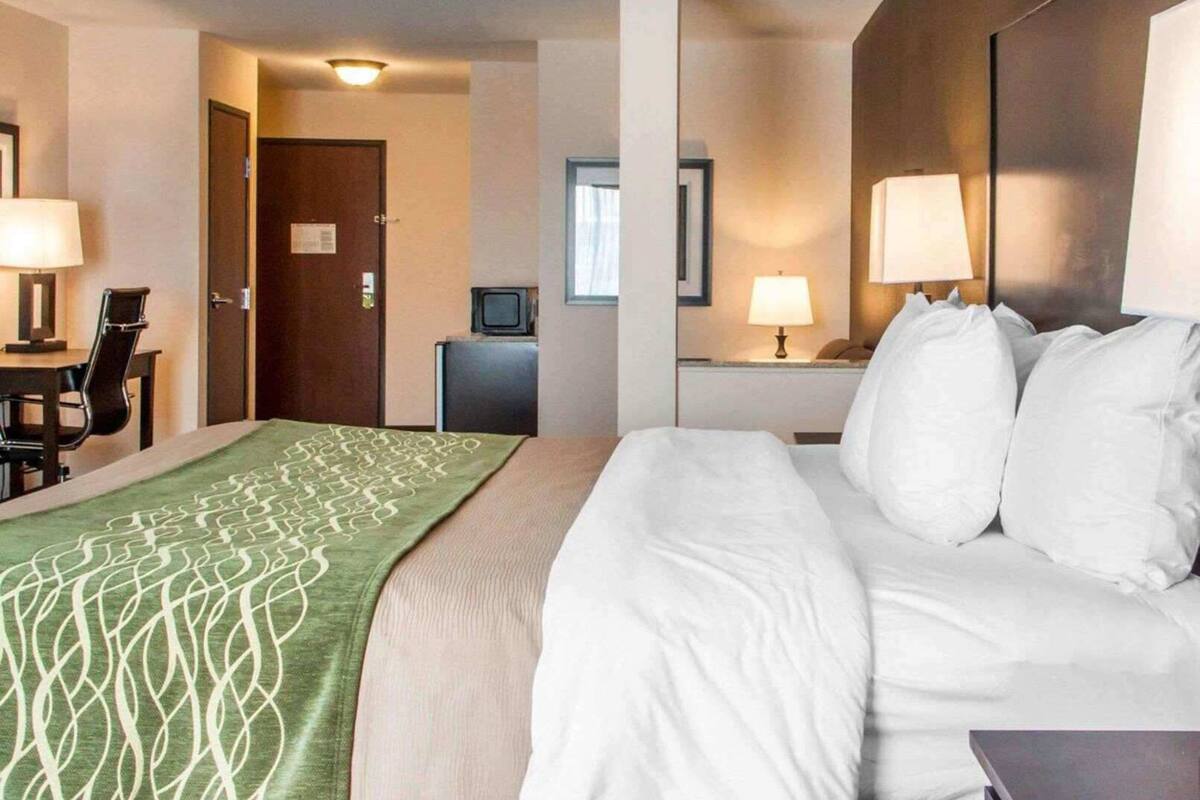 Desk, iron/ironing board, free cribs/infant beds, free WiFi