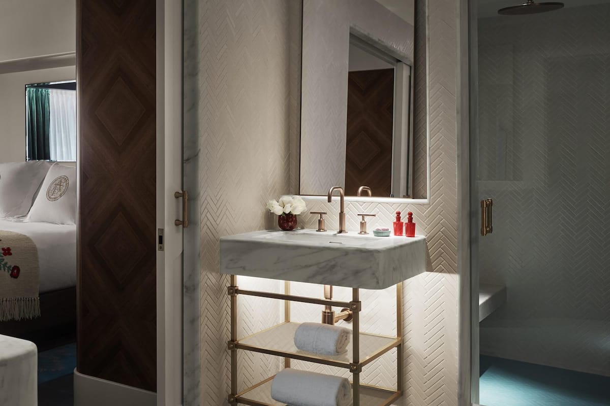 1 bedroom, premium bedding, minibar, in-room safe