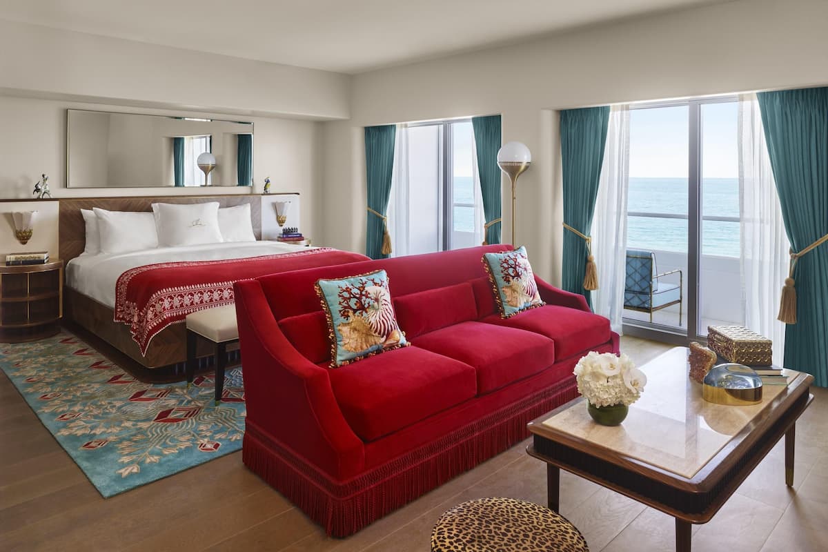 Premier Room, 1 King Bed, Oceanfront | Premium bedding, minibar, in-room safe, soundproofing