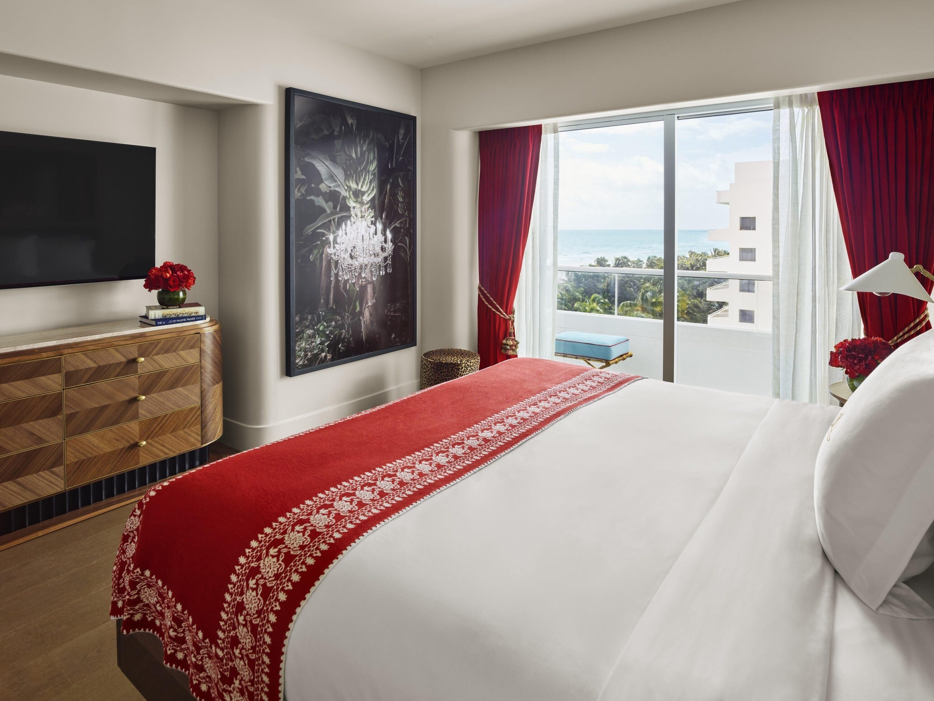 Room, 1 King Bed, Partial Ocean View | Premium bedding, minibar, in-room safe, soundproofing