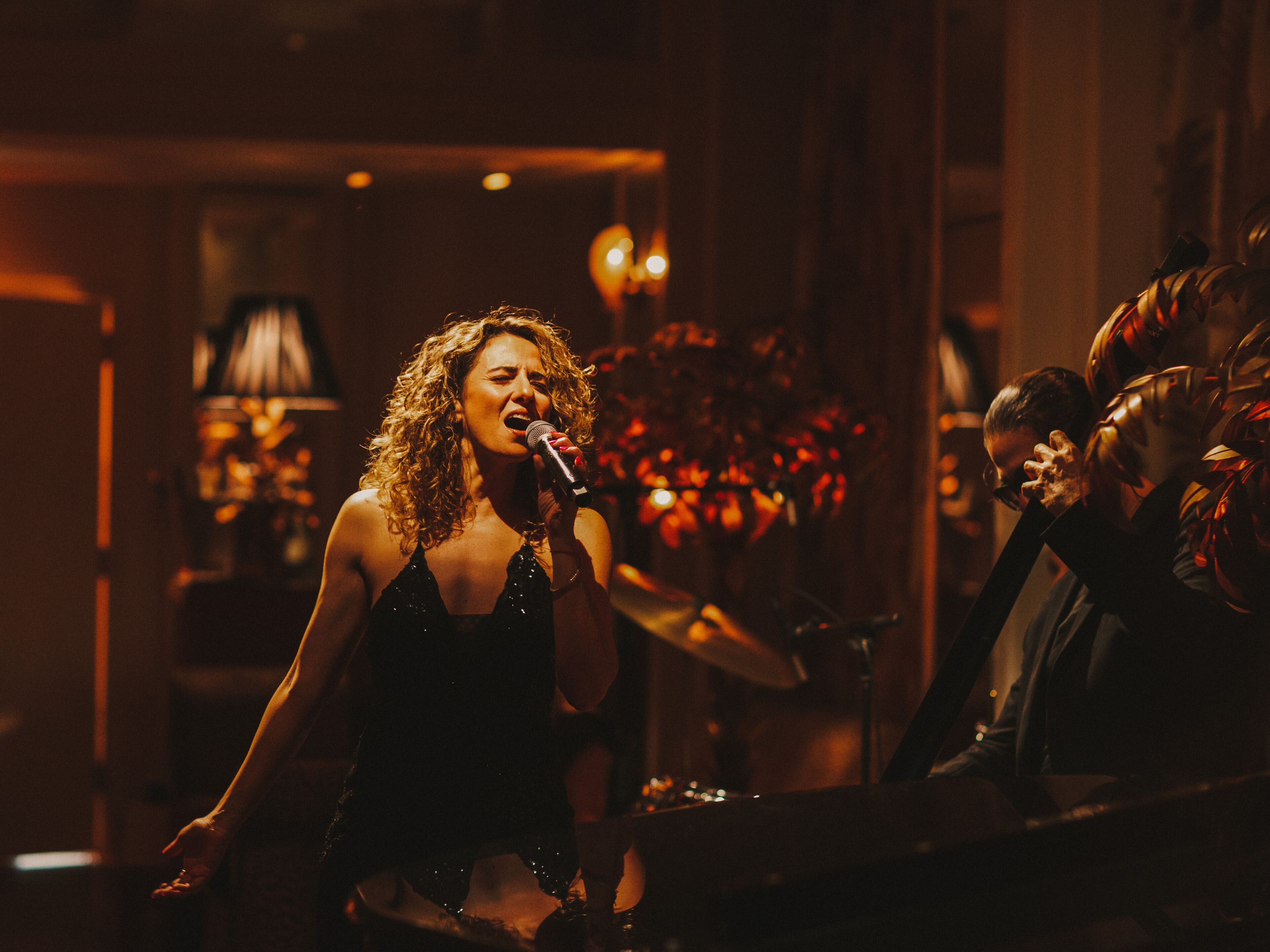 2 bars/lounges, lobby lounge, cocktail bar