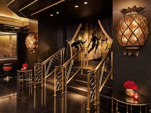 2 bars/lounges, lobby lounge, cocktail bar