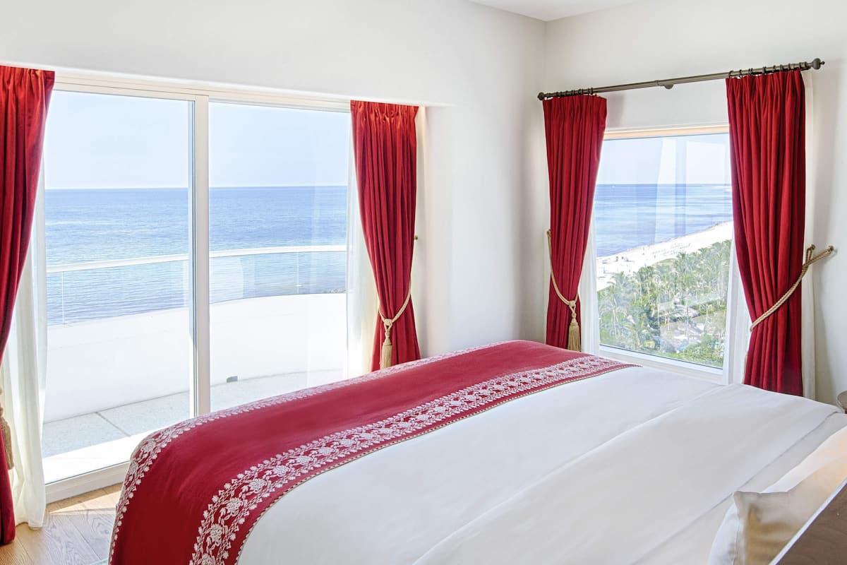 Suite, 4 habitaciones (Premier Oceanfront) | 1 habitación, ropa de cama de alta calidad y minibar