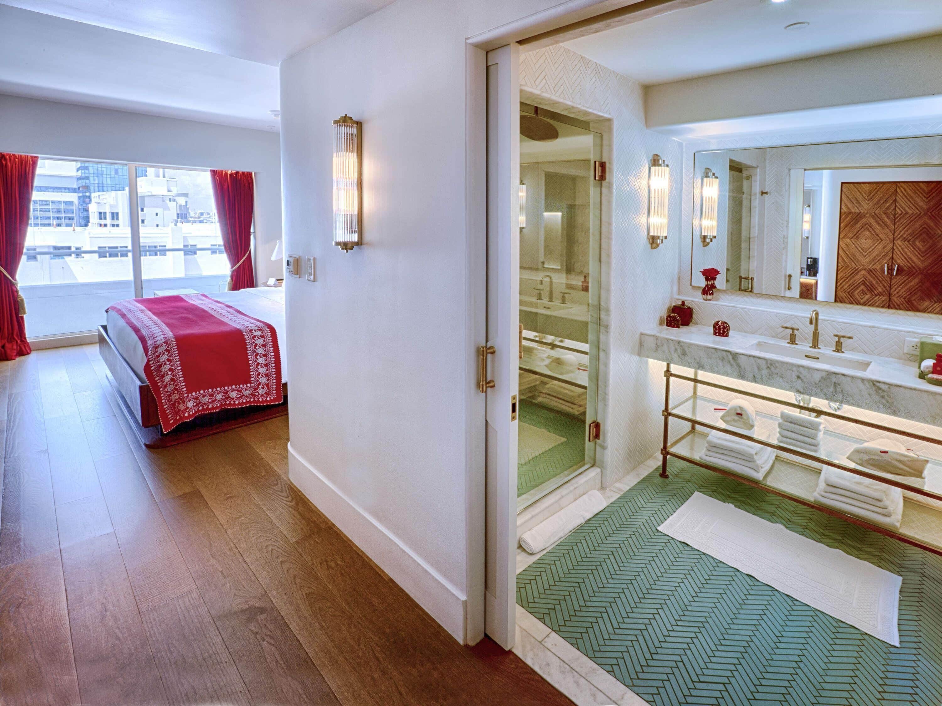 Room, 1 King Bed, Partial Ocean View | Premium bedding, minibar, in-room safe, soundproofing