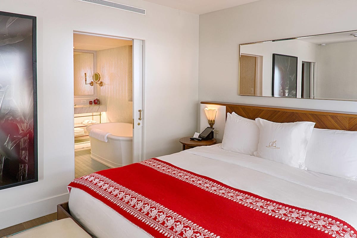 1 bedroom, premium bedding, minibar, in-room safe