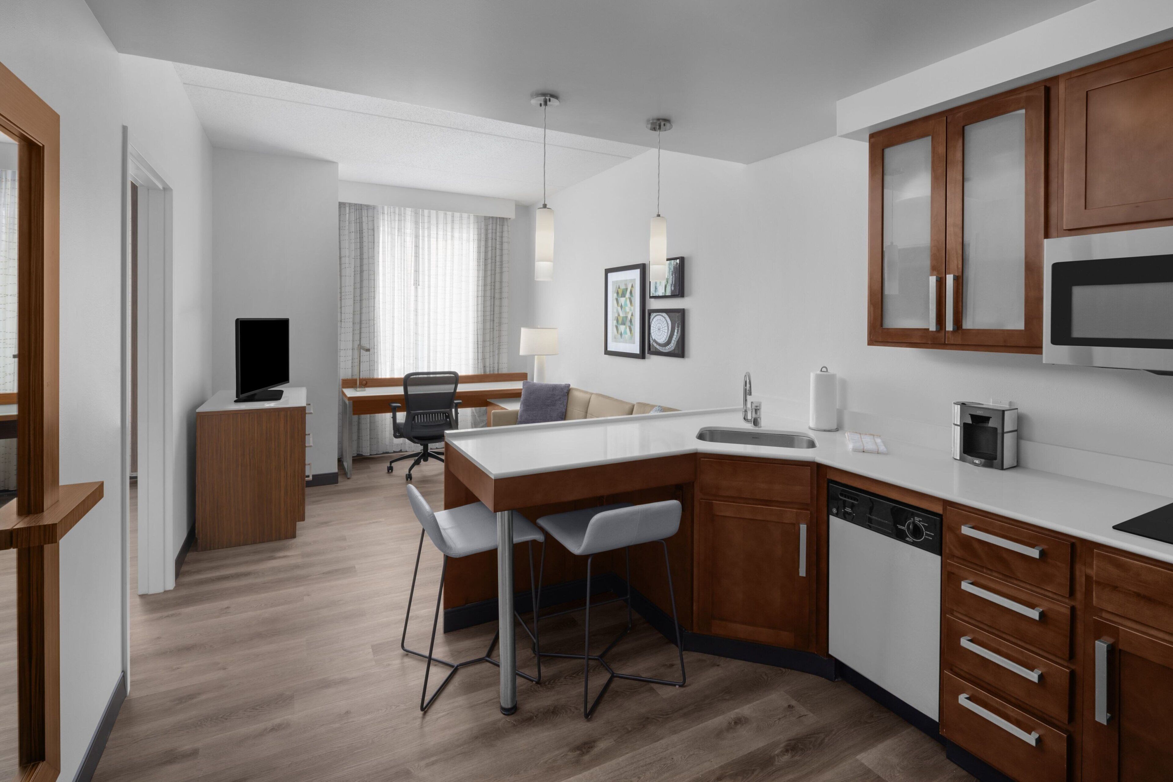 32-inch smart tv with cable channels, tv, netflix