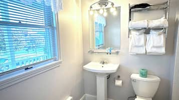 Standard Room, 2 Double Beds | Bathroom | Combined shower/tub, free toiletries, hair dryer, towels