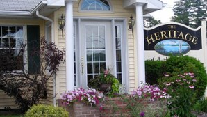 A building with a sign reading "The Heritage of La". - Heritage of Lake George (Lake George)