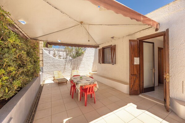 Cottage, 2 Bedrooms, Garden Area | Terrace/patio