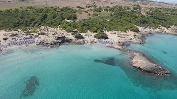 Una spiaggia nelle vicinanze