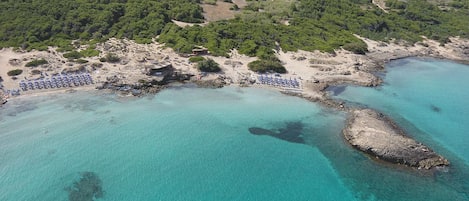 Una spiaggia nelle vicinanze