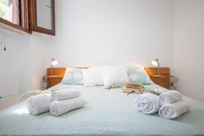 Ferienhaus, 2 Schlafzimmer, zum Garten hin | Babybetten