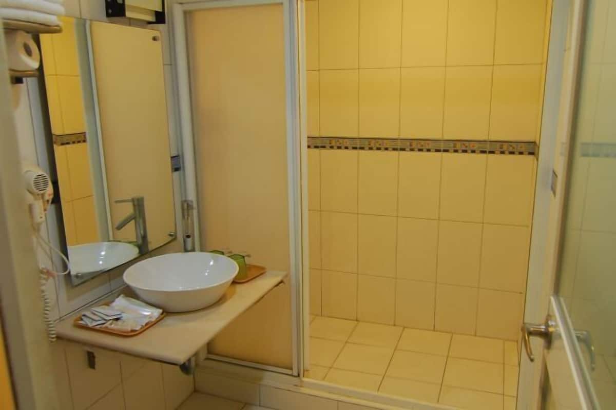 Bathroom | Free toiletries, hair dryer, slippers, towels