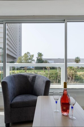 อพาร์ทเมนท์, 1 ห้องนอน, วิวทะเล (Ha-Yarkon St 210 Flat 2) | โต๊ะทำงาน, พื้นที่ทำงานแบบใช้แล็ปท็อป, ห้องเก็บเสียง, เตารีด/โต๊ะรีดผ้า