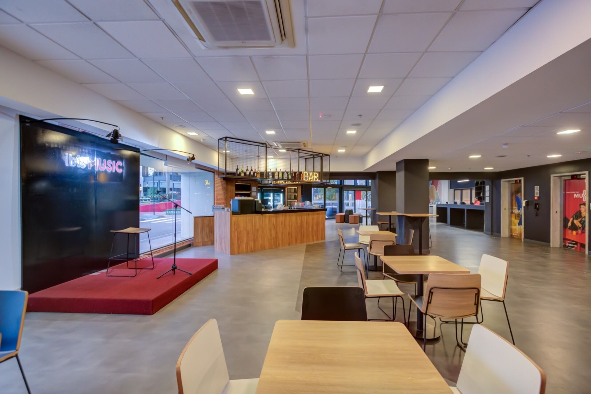 Lobby lounge