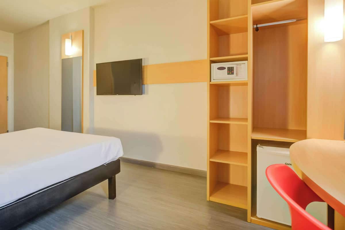 In-room safe, desk, laptop workspace, blackout drapes