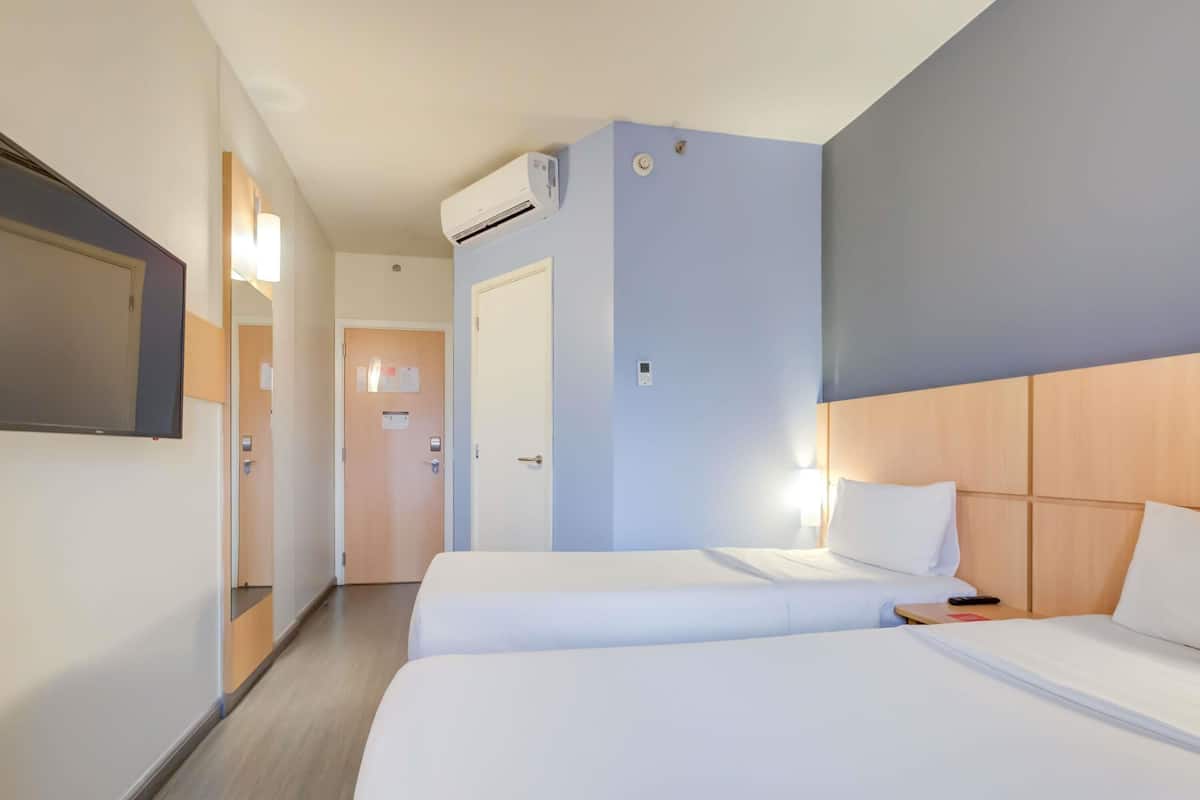Standard-Apartment, 2Â Einzelbetten | Zimmersafe, Schreibtisch, laptopgeeigneter Arbeitsplatz