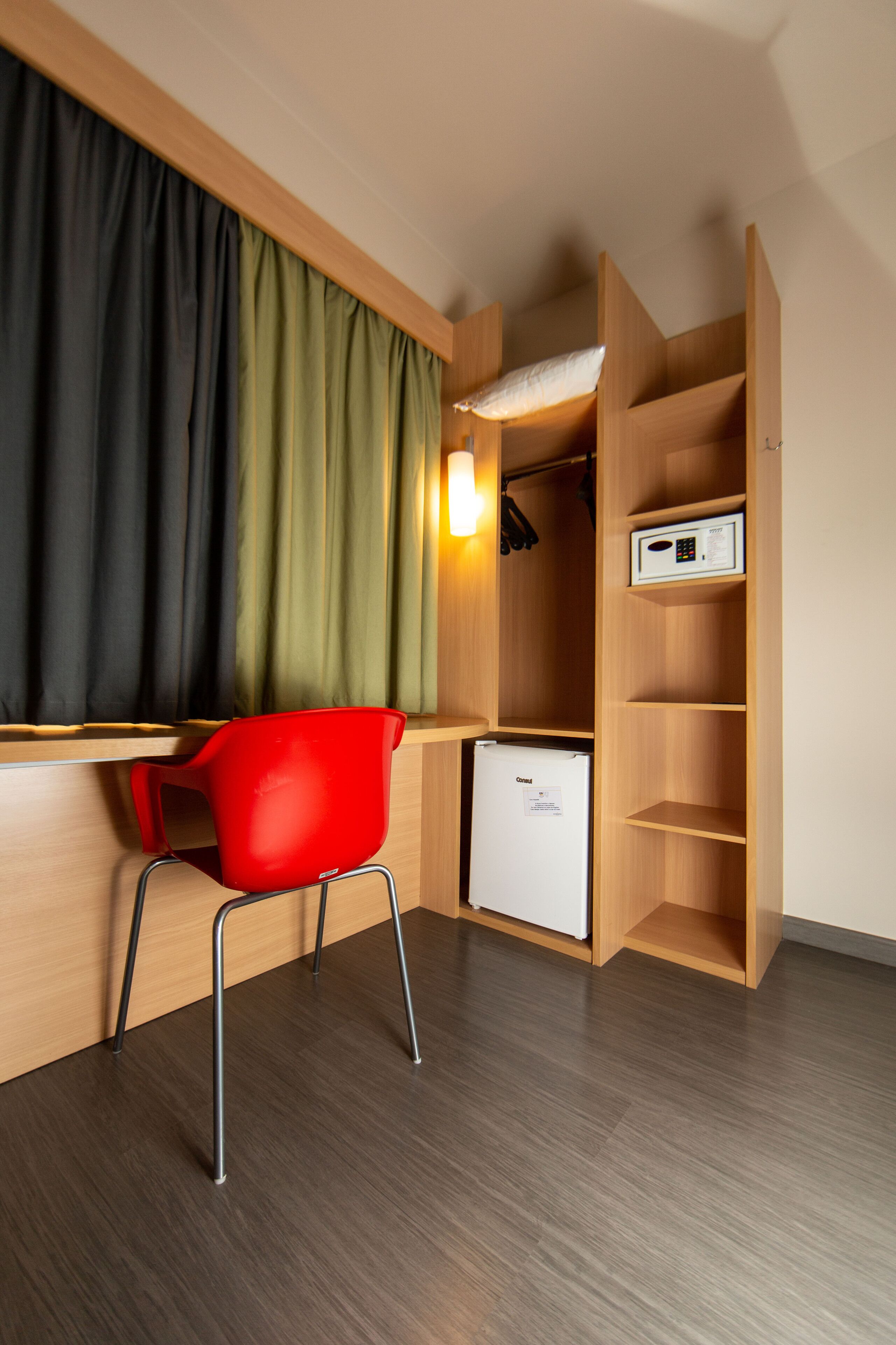 in-room safe, desk, laptop workspace, blackout curtains