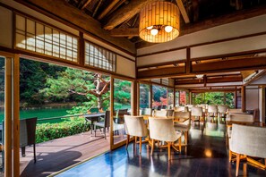Breakfast, lunch, dinner served; international cuisine  - Suiran, A Luxury Collection Hotel, Kyoto (Kyoto)